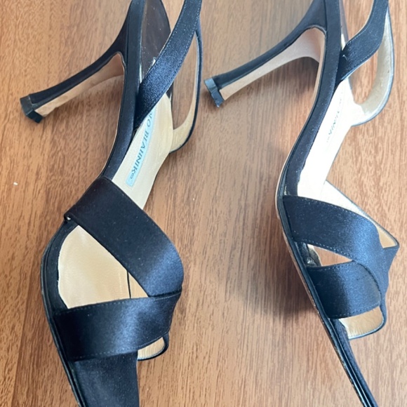 Manolo Blahnik Satin black criss-cross sandal - Picture 7 of 12